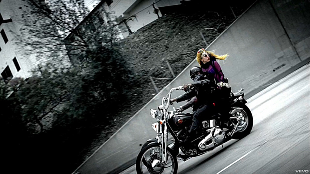 Клип байки. Леди Гага на мотоцикле. Мото гифка. Клипы с мотоциклами. Девушка на мотоцикле гифка.